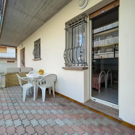 Cozy Flat Near Lignano Center Lignano Sabbiadoro