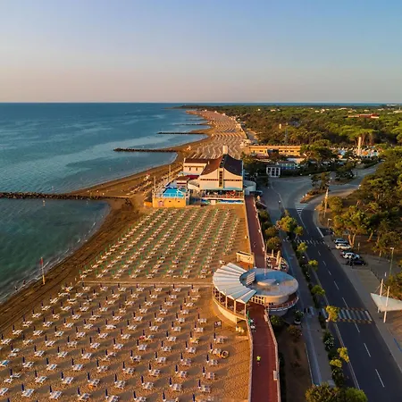 Cozy Flat Near Lignano Center *