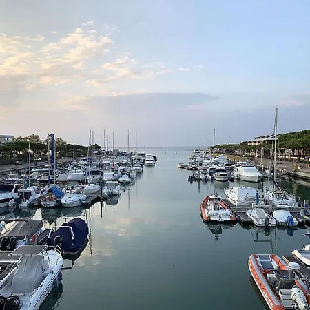 Cozy Flat Near Lignano Center *