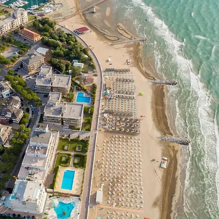 Cozy Flat Near Lignano Center